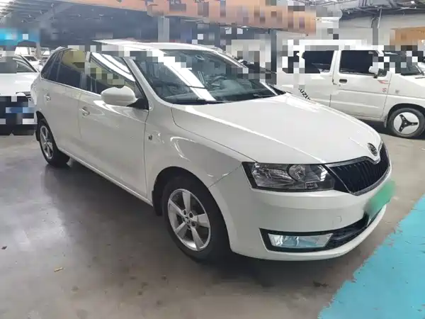 Skoda Rapid Spaceback 2015