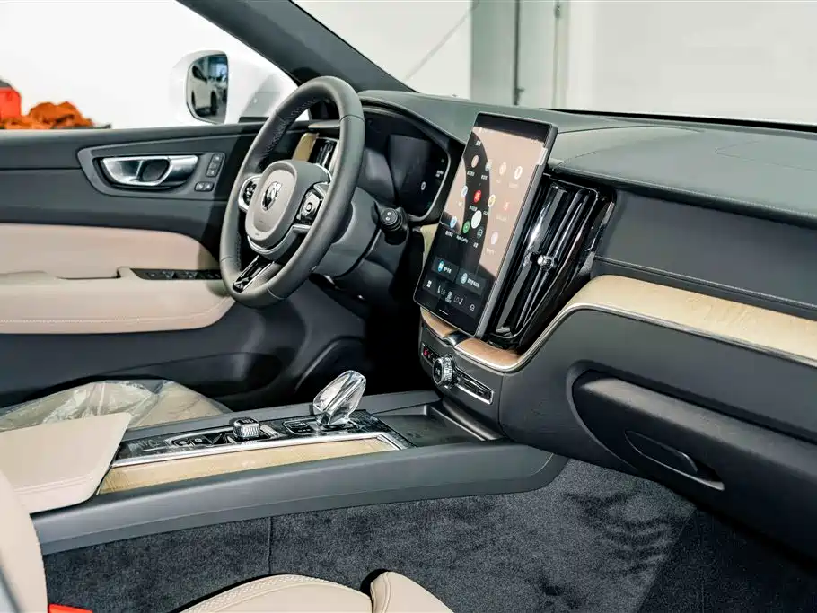 Volvo XC60 2026 — фото 17