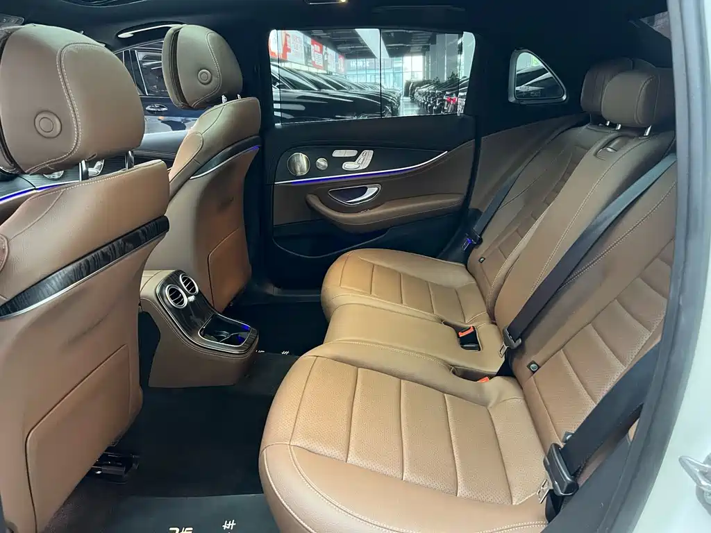 Mercedes-Benz E-Class 2022 — фото 10