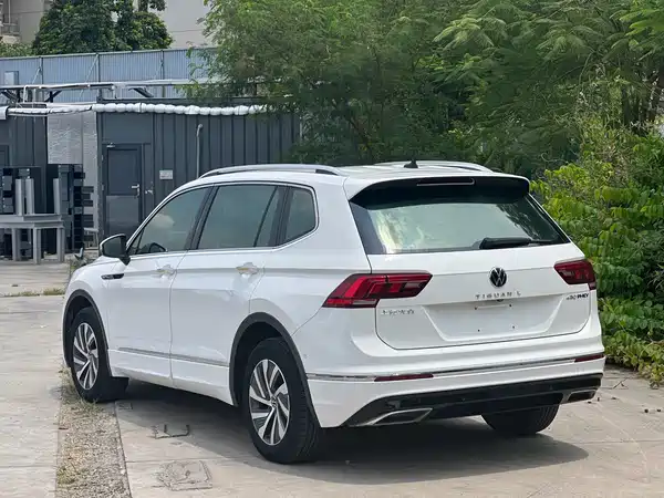 Volkswagen Tiguan L Plug-In Hybrid 2021