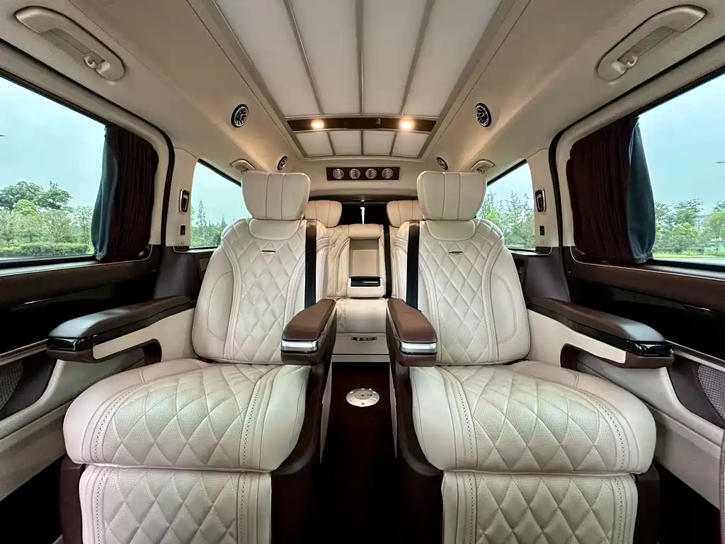 Mercedes-Benz V-Class 2020 — фото 16