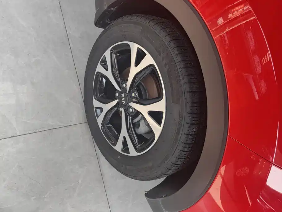 Kia KX3 Proud Running 2017
