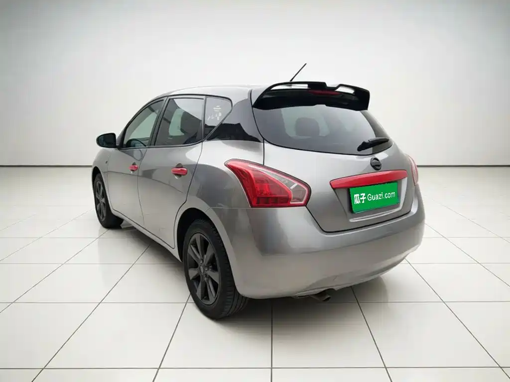 Nissan Tiida 2015