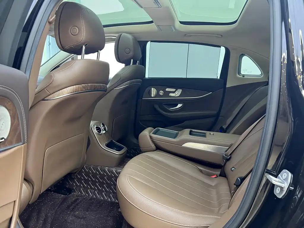 Mercedes-Benz E-Class 2023 — фото 14