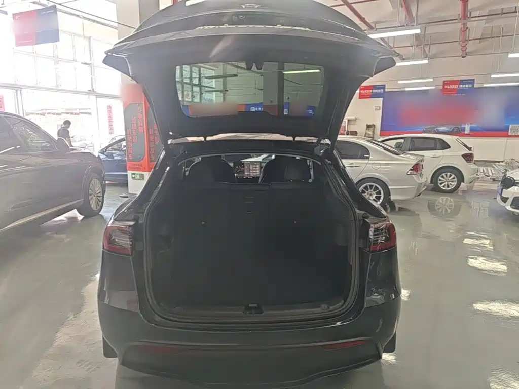 Tesla Model Y 2024 — фото 19