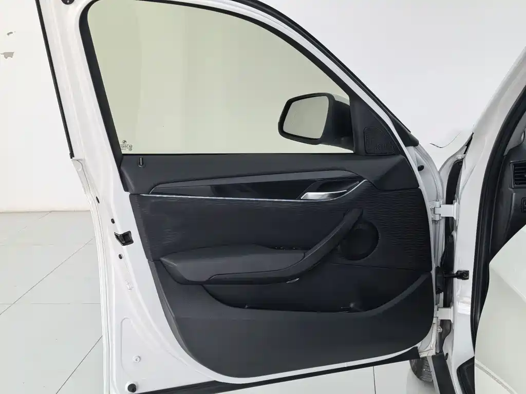 BMW X1 2015 — фото 14