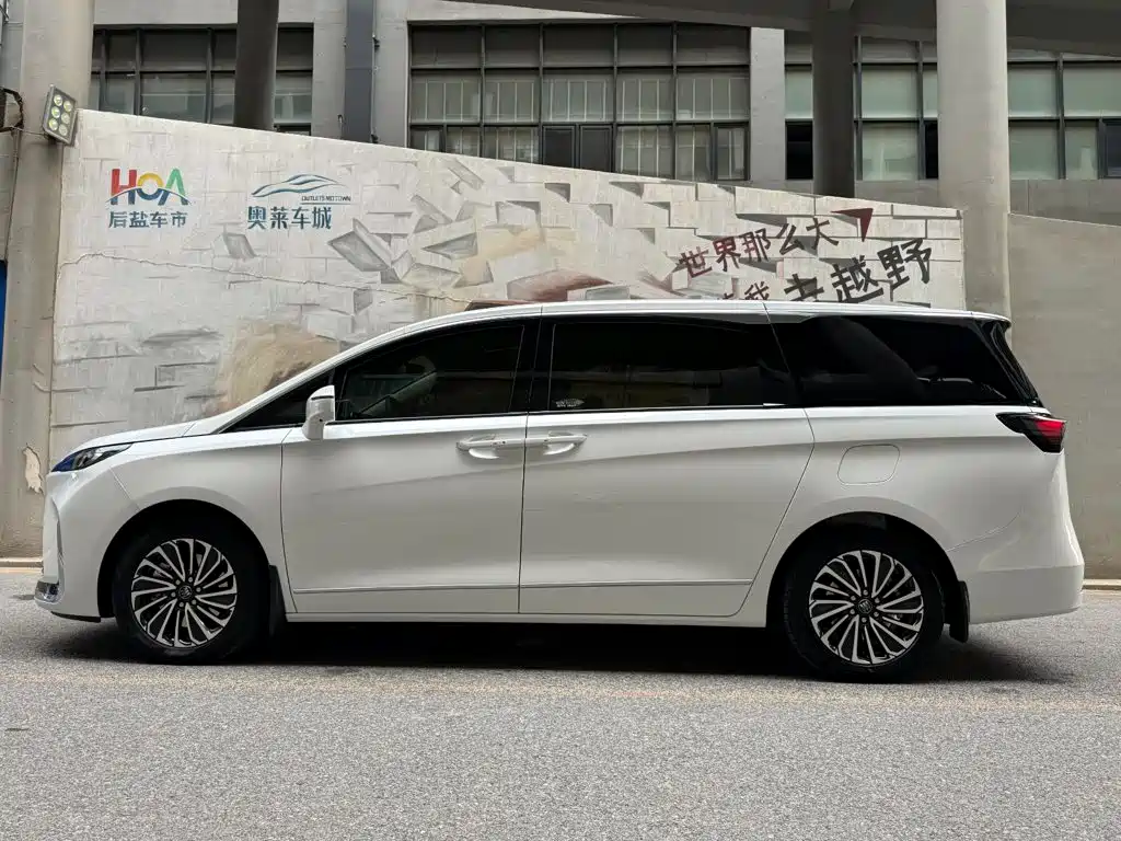 Buick GL8 New Energy 2025 — фото 3