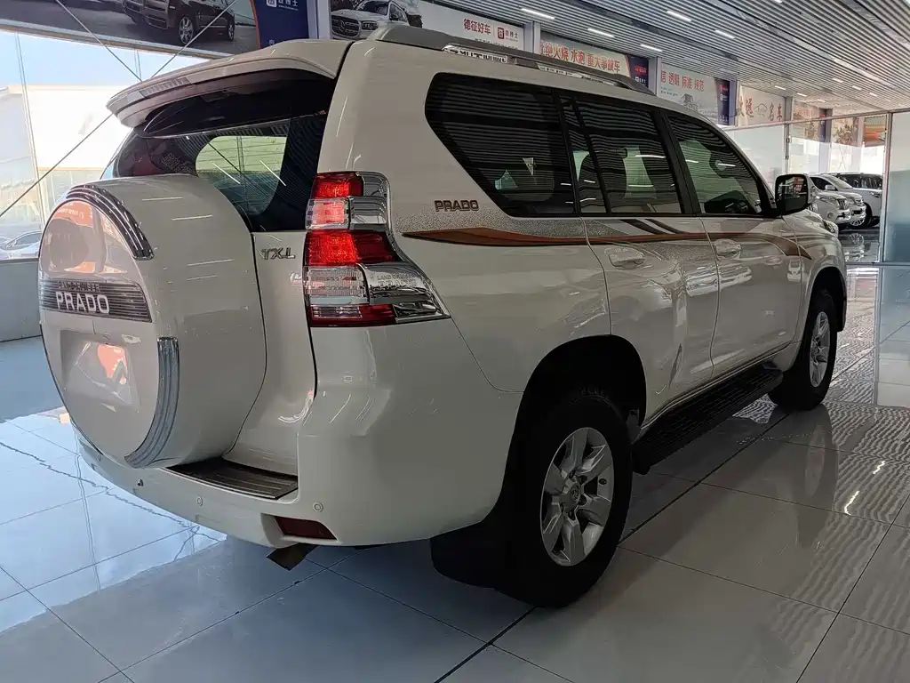 Toyota Prado 2015 — фото 4