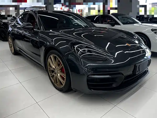 Porsche Panamera 2021