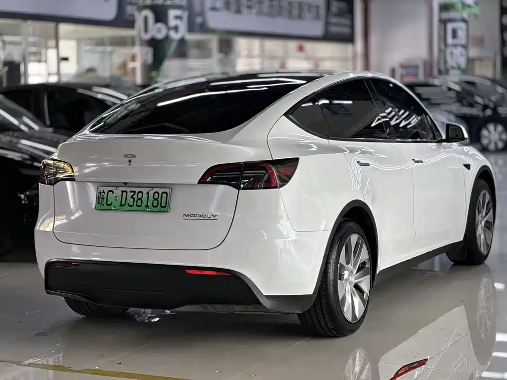 Tesla Model Y 2022 — фото 8