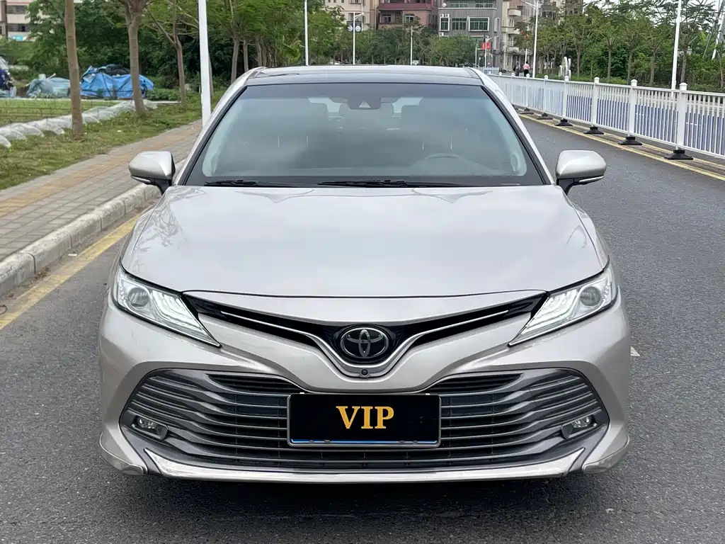 Toyota Camry 2018 — фото 2