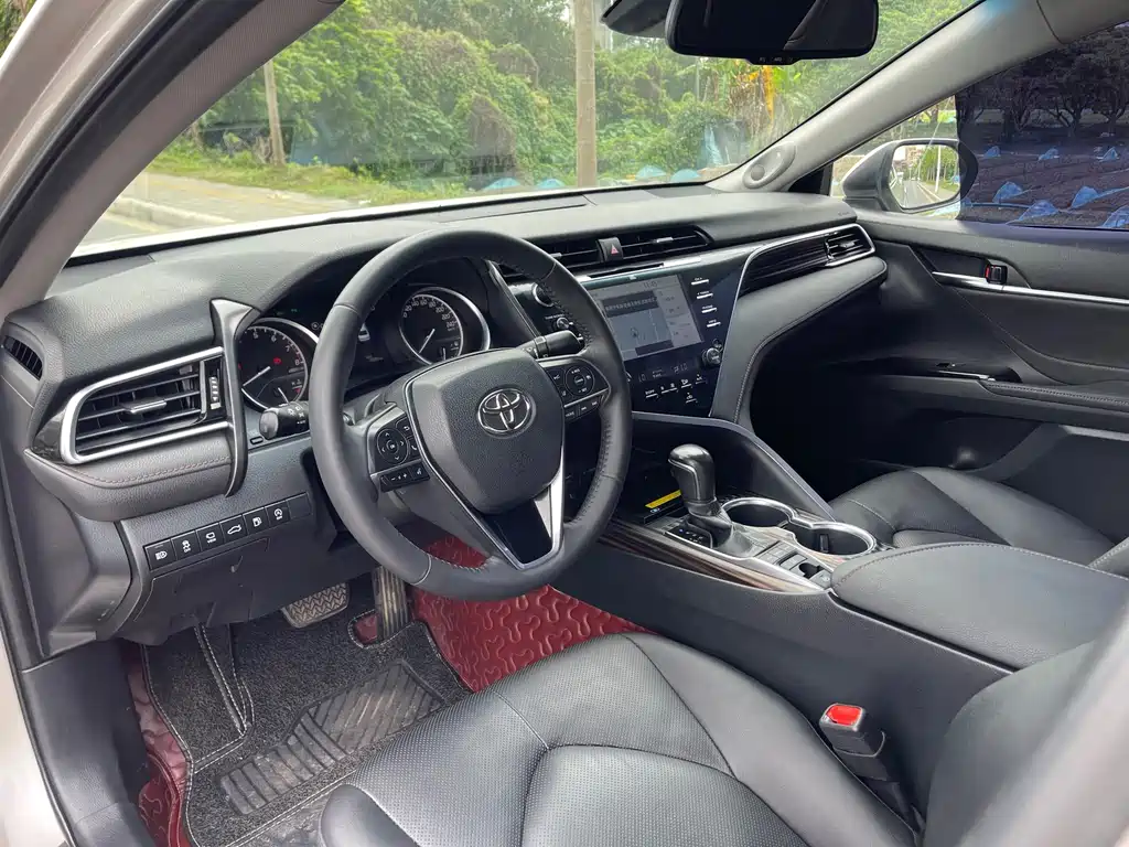 Toyota Camry 2018 — фото 17