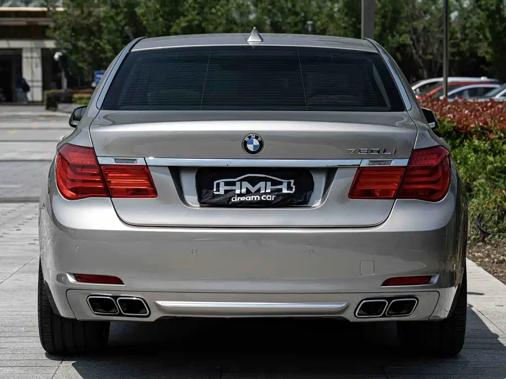 BMW 7 Series 2010 — фото 12