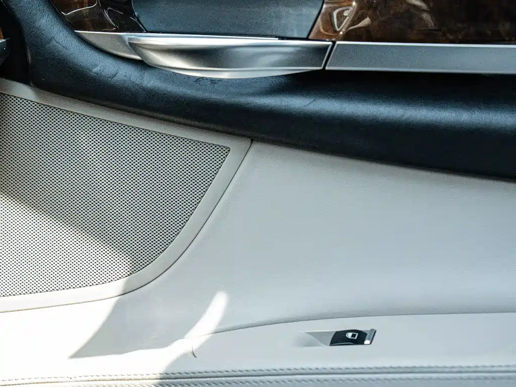 BMW 7 Series 2010 — фото 20