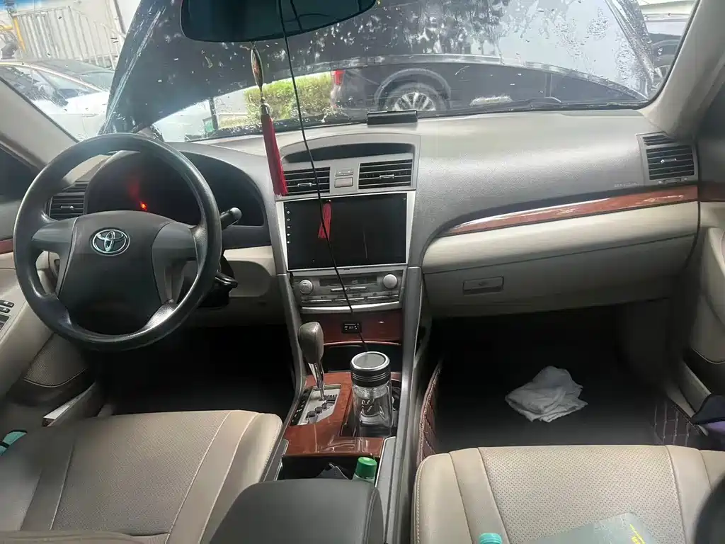 Toyota Camry 2015 — фото 10
