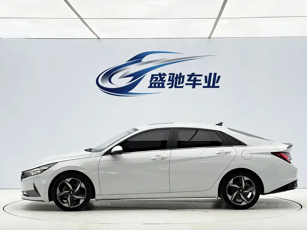 Hyundai Elantra 2023
