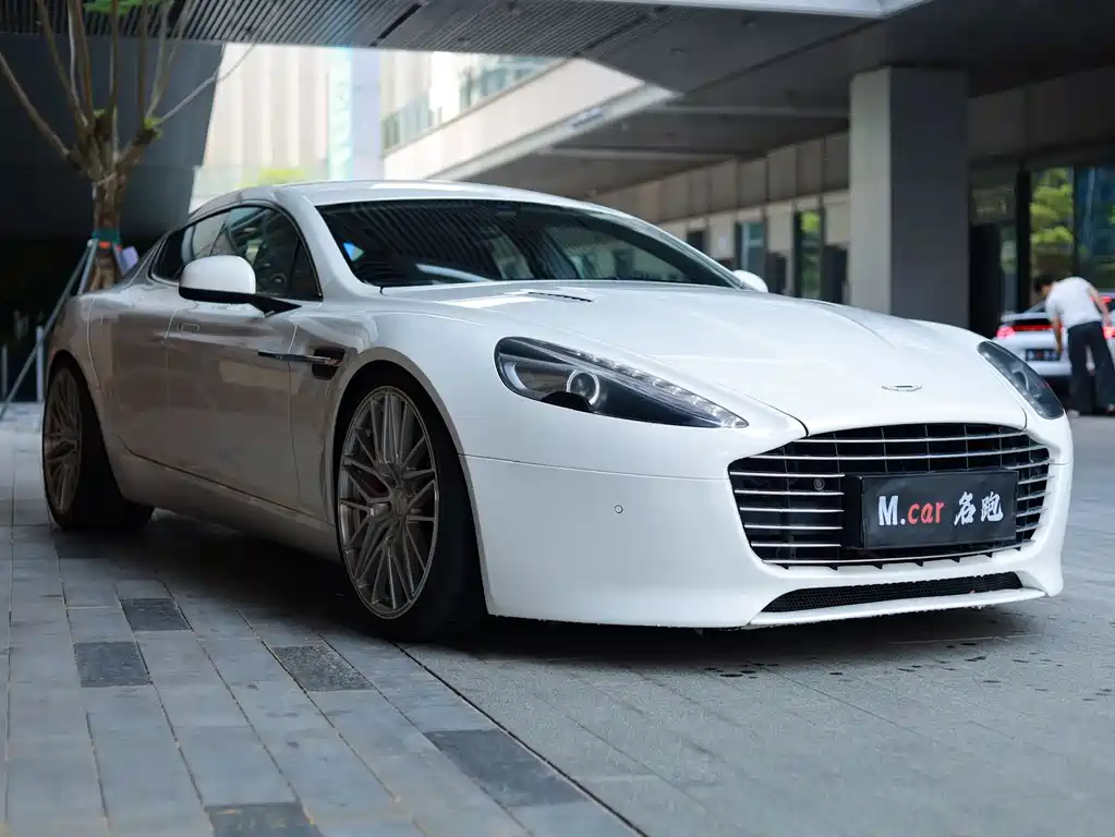 Aston Martin Rapide 2017 — фото 3