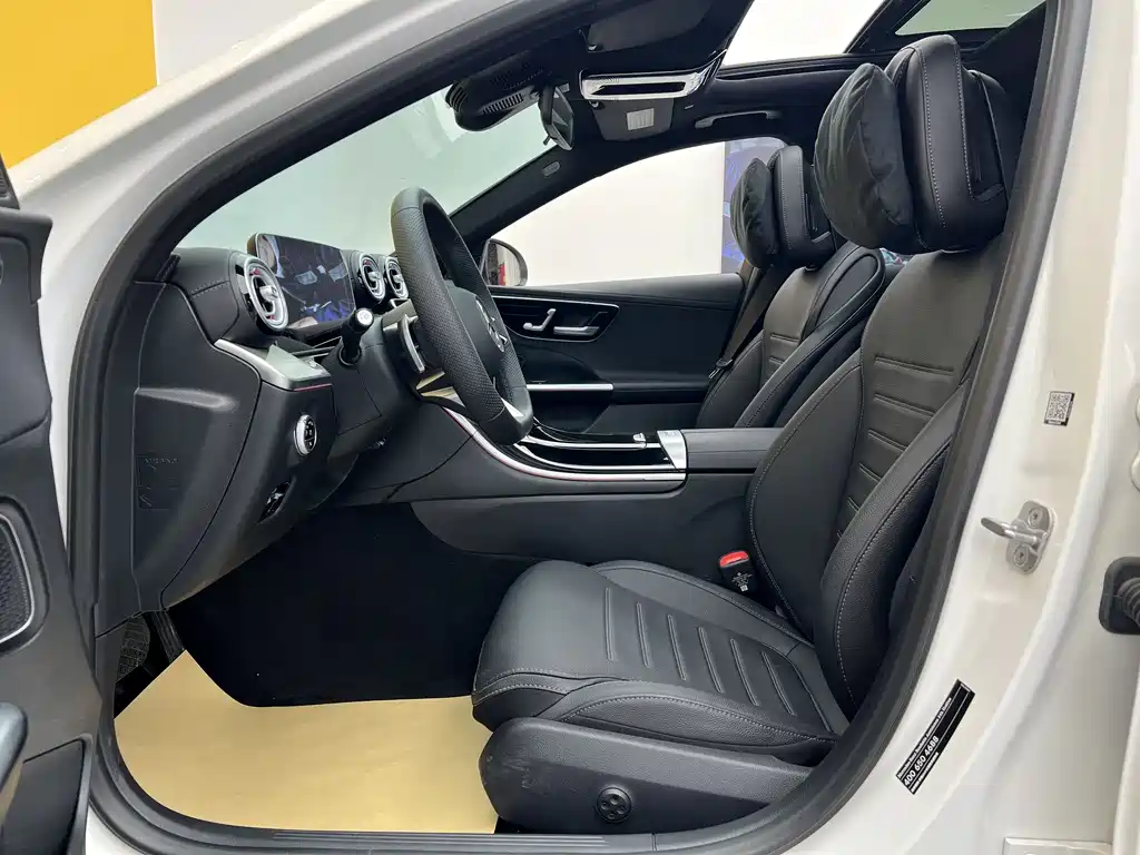 Mercedes-Benz C-Class 2025