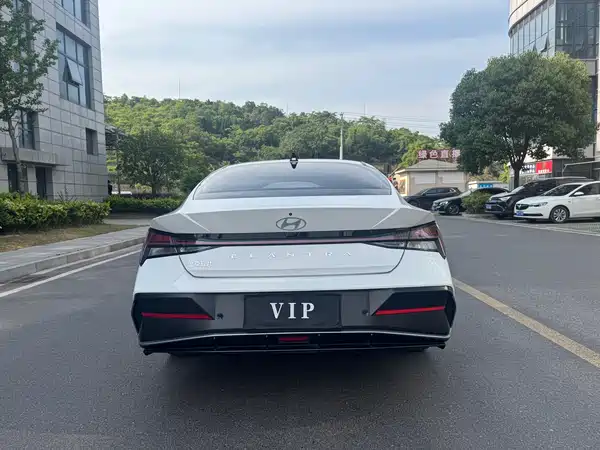 Hyundai Elantra 2025