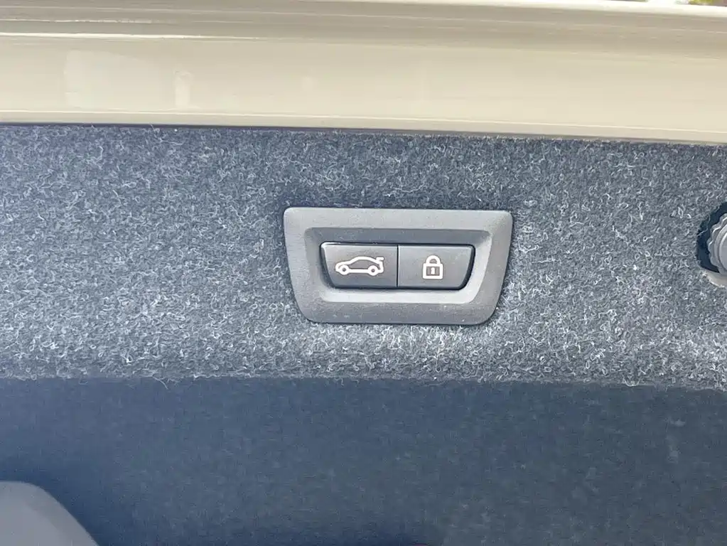 BMW 5 Series 2018 — фото 15