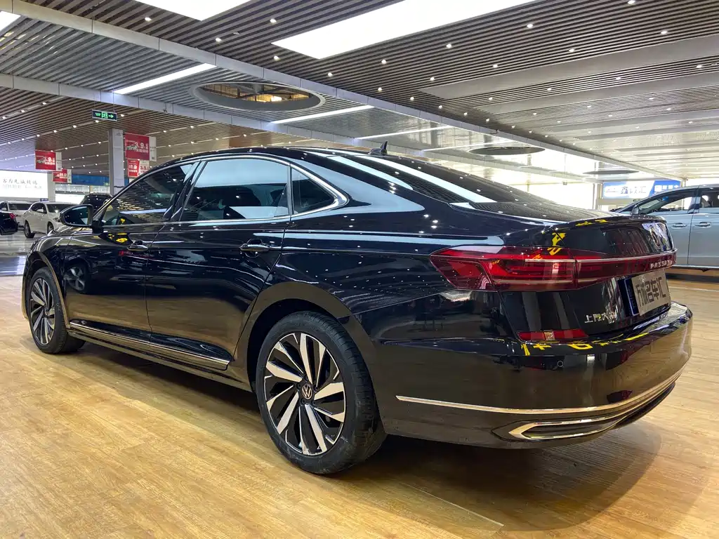 Volkswagen Passat 2023 — фото 18