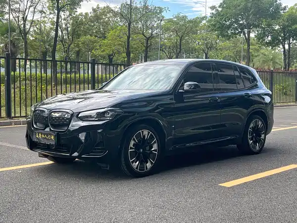 BMW iX3 2024