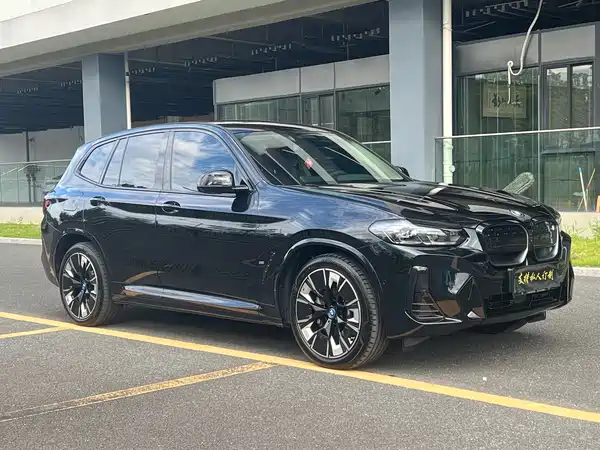 BMW iX3 2024