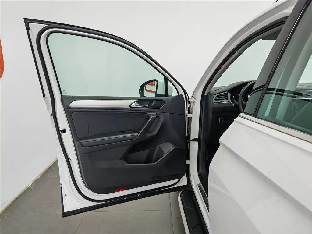 Volkswagen Tiguan L 2018 — фото 8