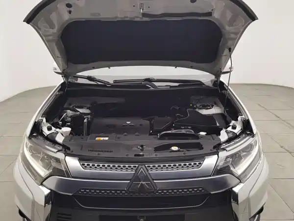 Mitsubishi Outlander 2020