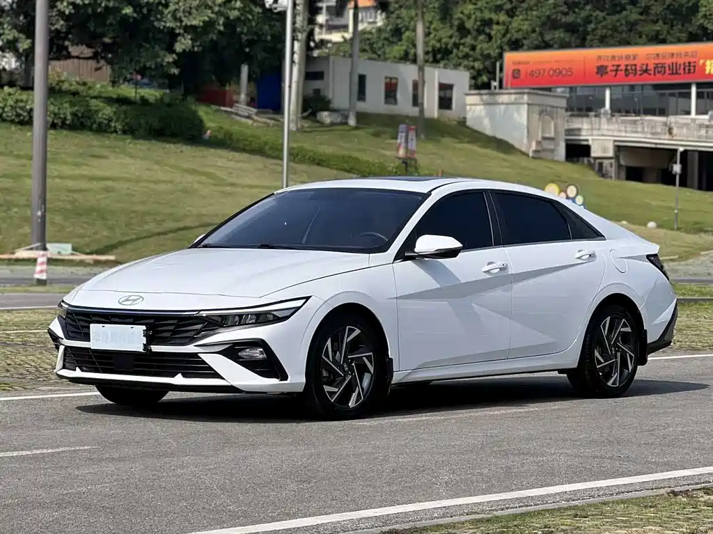 Hyundai Elantra 2024