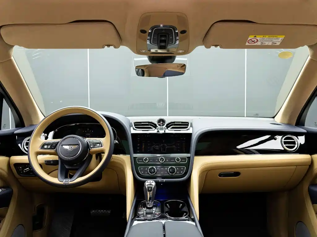 Bentley Bentayga 2024 — фото 13
