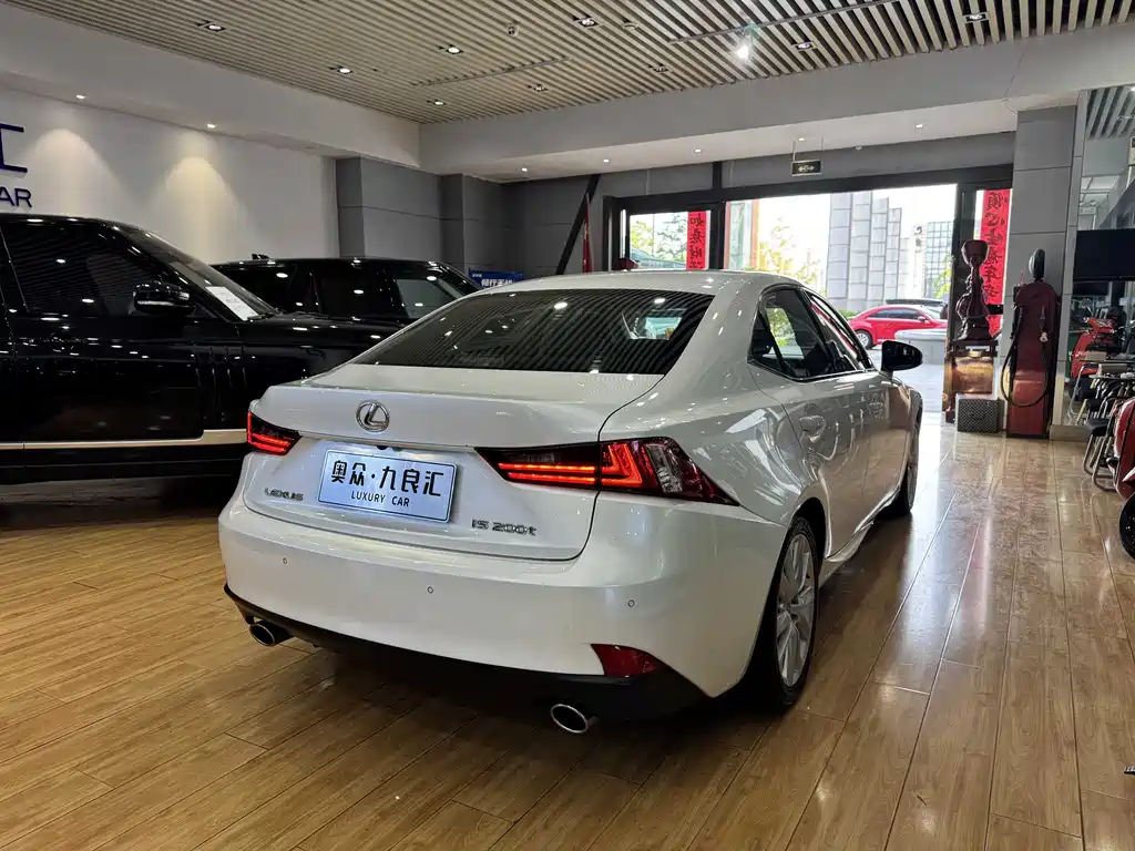 Lexus IS 2015 — фото 12