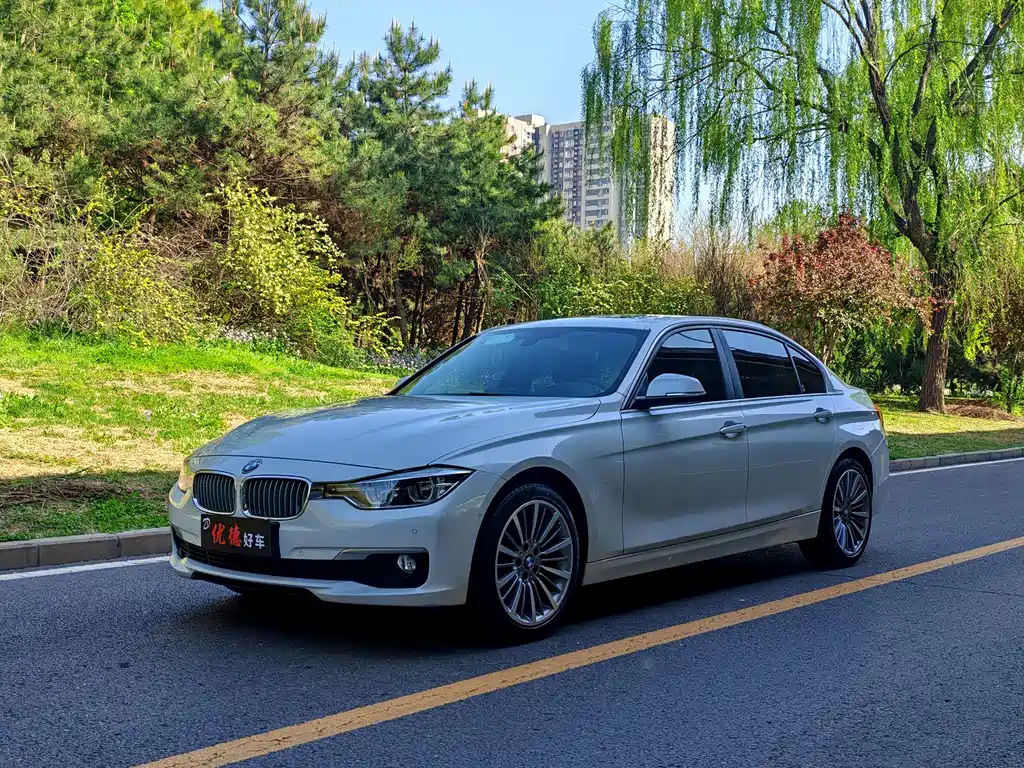 BMW 3 Series 2018 — фото 1