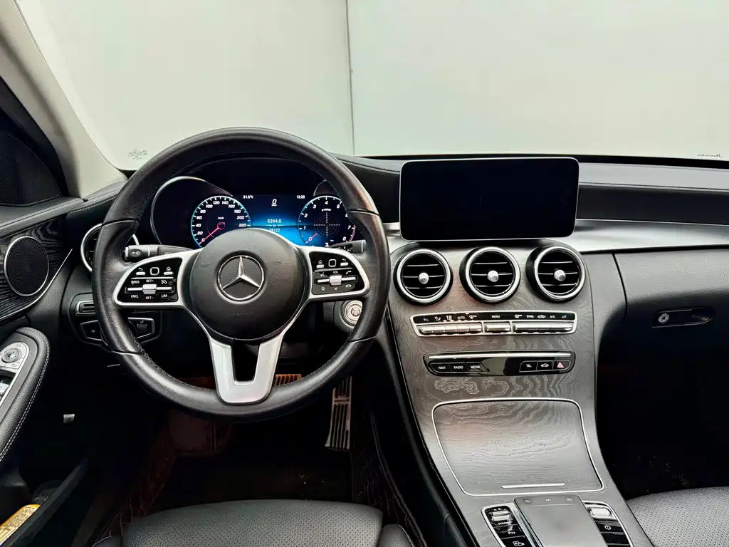 Mercedes-Benz C-Class 2019 — фото 17