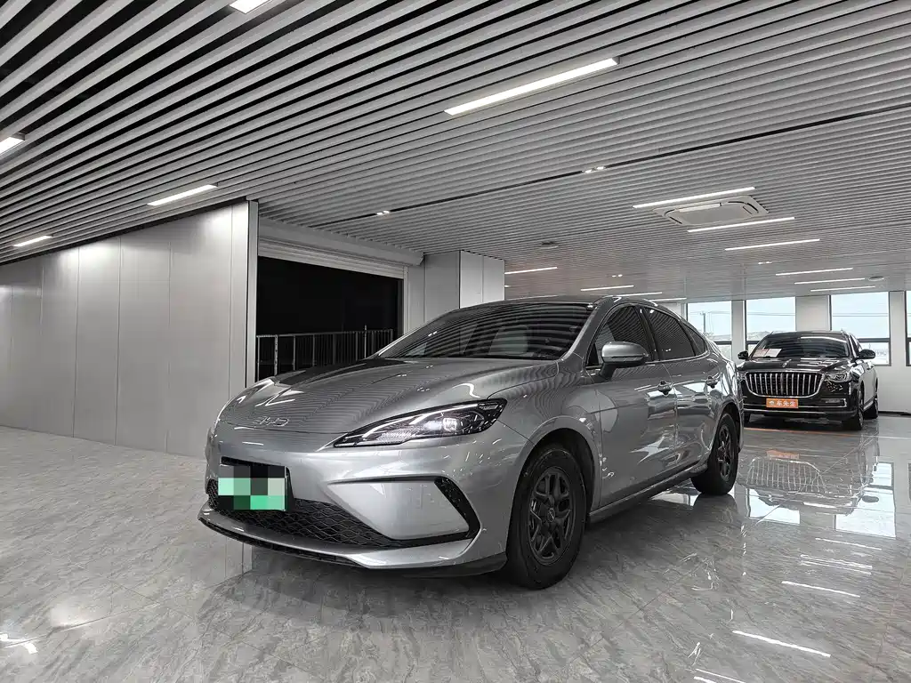 BYD Seal 05 DM-i 2025 — фото 1