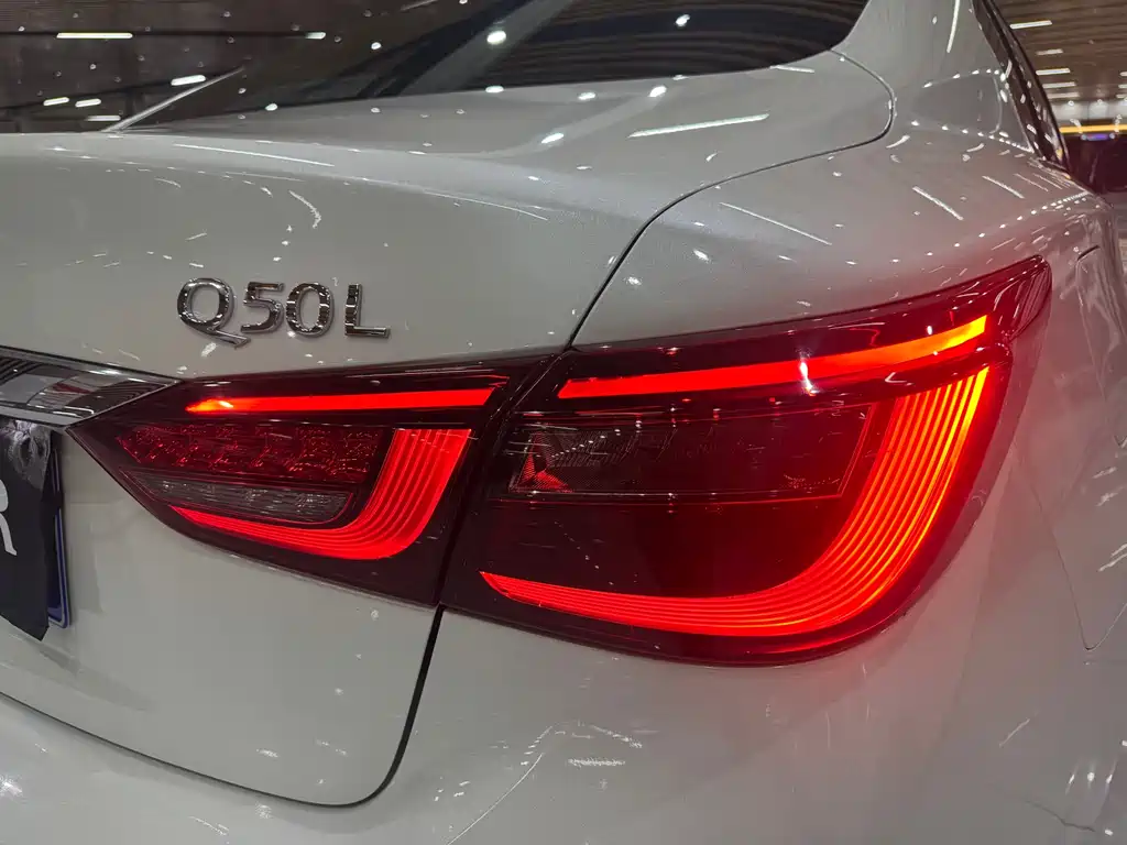 Infiniti Q50L 2019 — фото 16