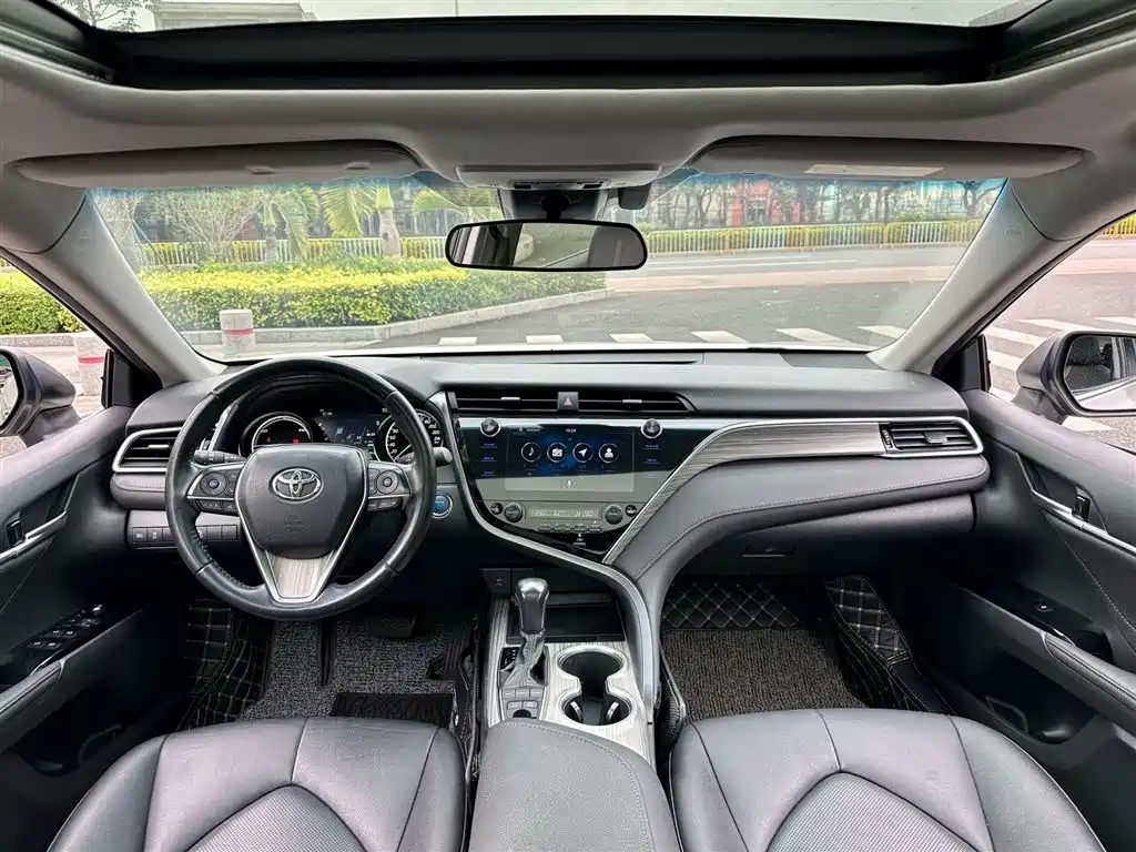 Toyota Camry 2020 — фото 5