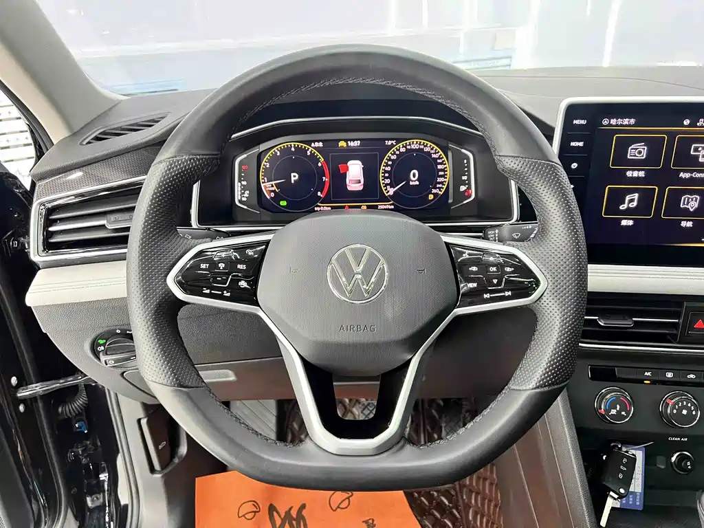 Volkswagen Tiguan L 2023 — фото 11