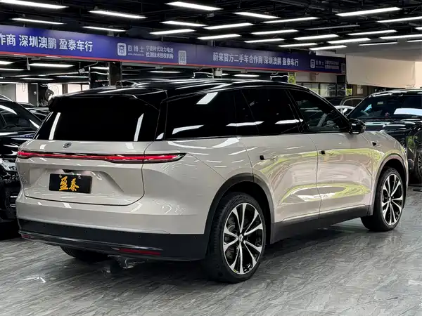 NIO ES8 2023