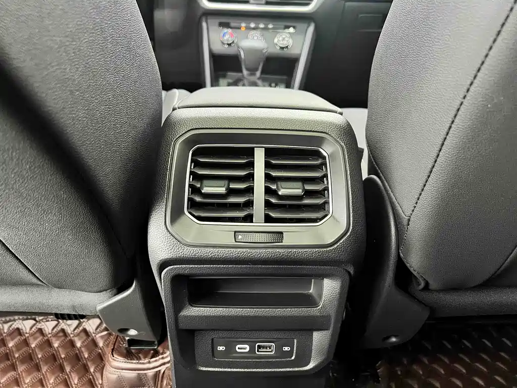 Volkswagen Tiguan L 2023 — фото 14