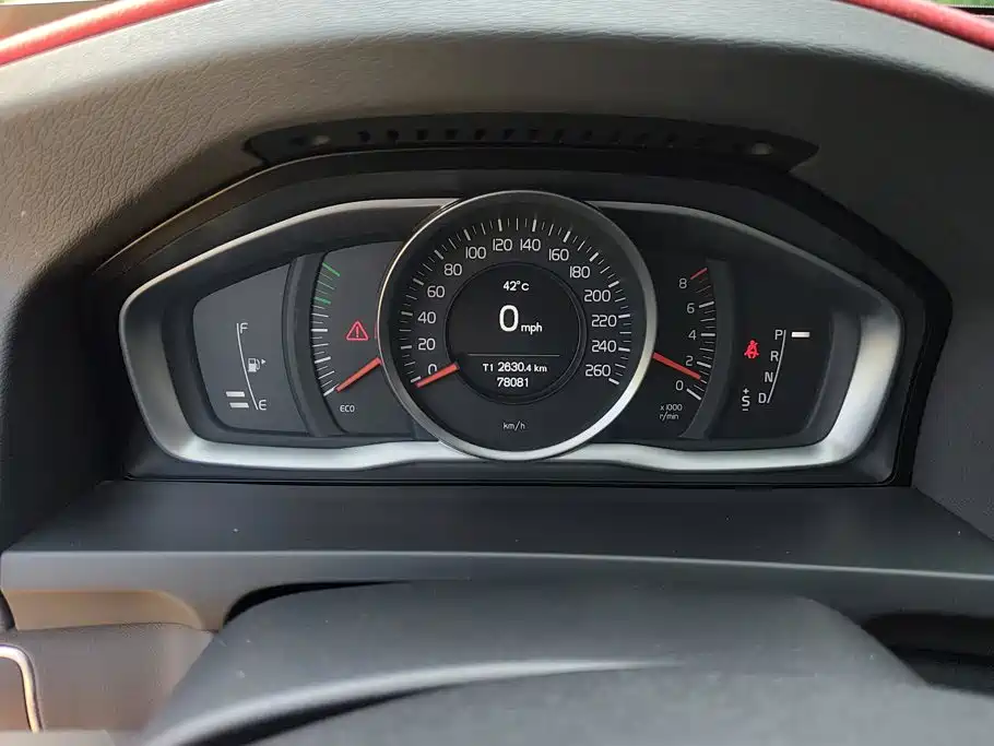 Volvo S60 2015 — фото 14