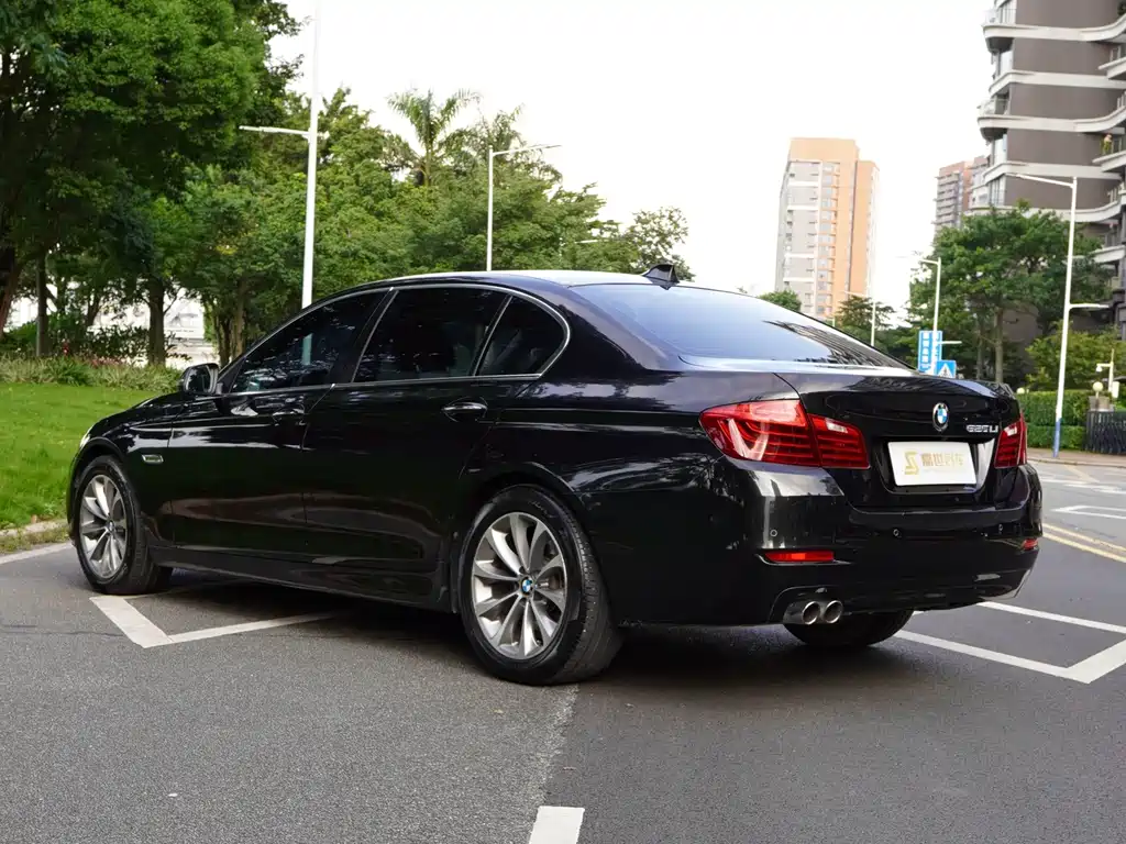 BMW 5 Series 2016 — фото 11