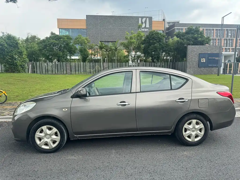 Nissan Sunny 2011 — фото 10