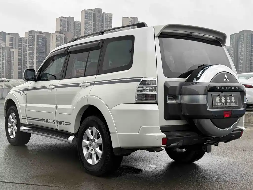Mitsubishi Pajero 2019 — фото 13