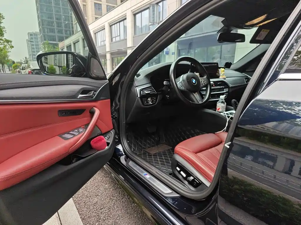 BMW 5 Series 2023 — фото 14