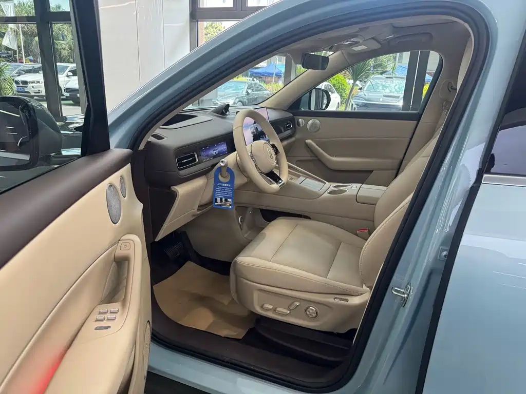 AITO M6 2026 — фото 8