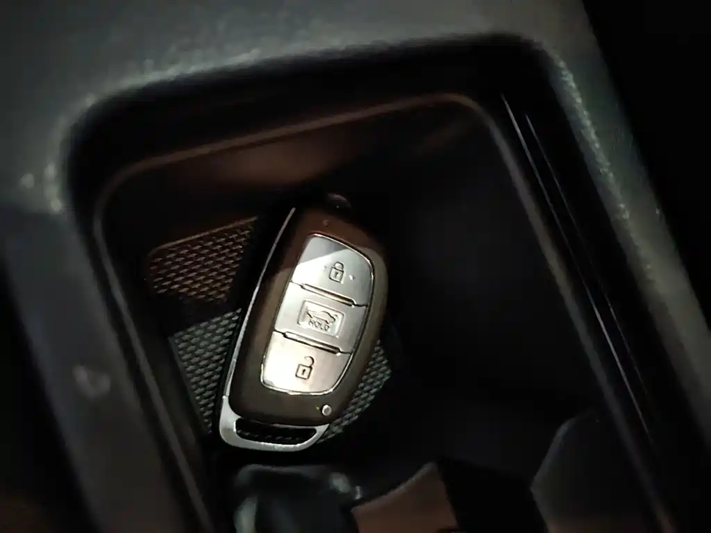 Hyundai Elantra 2017 — фото 9