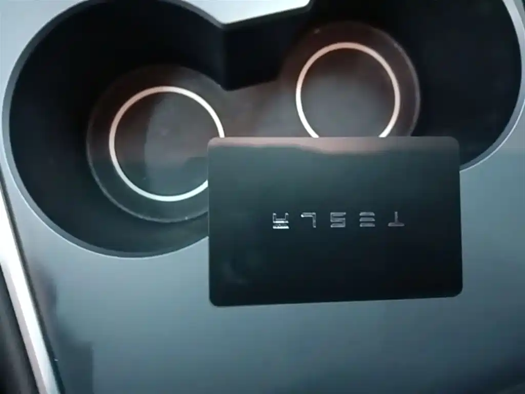 Tesla Model Y 2023 — фото 9