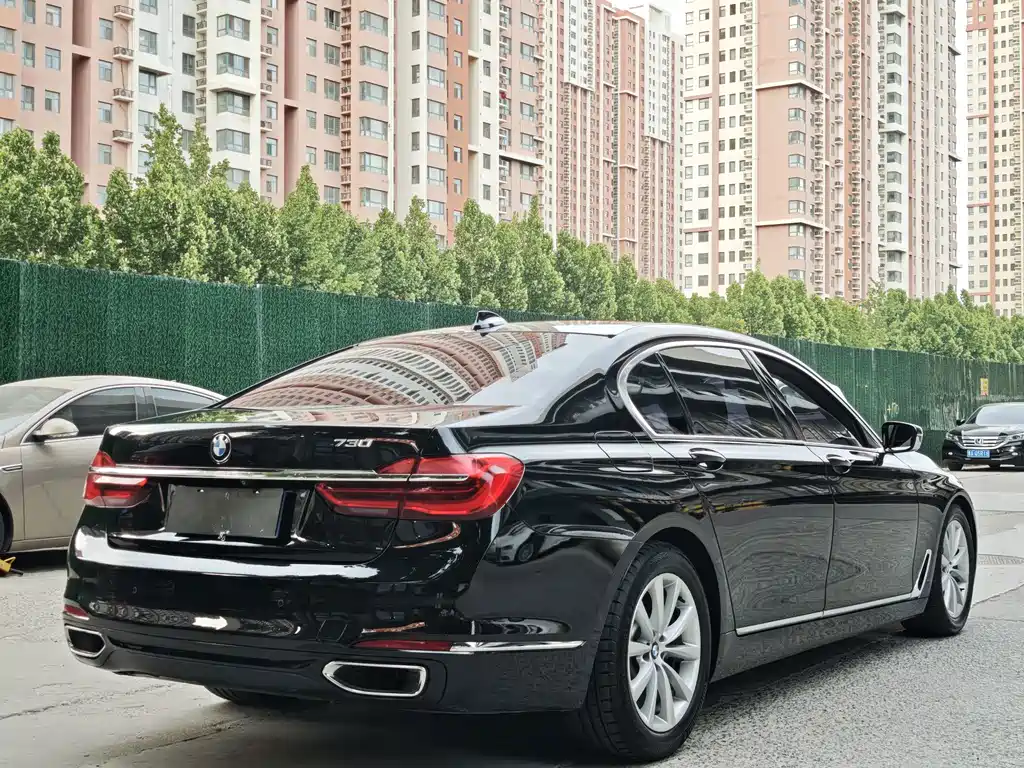 BMW 7 Series 2017 — фото 9