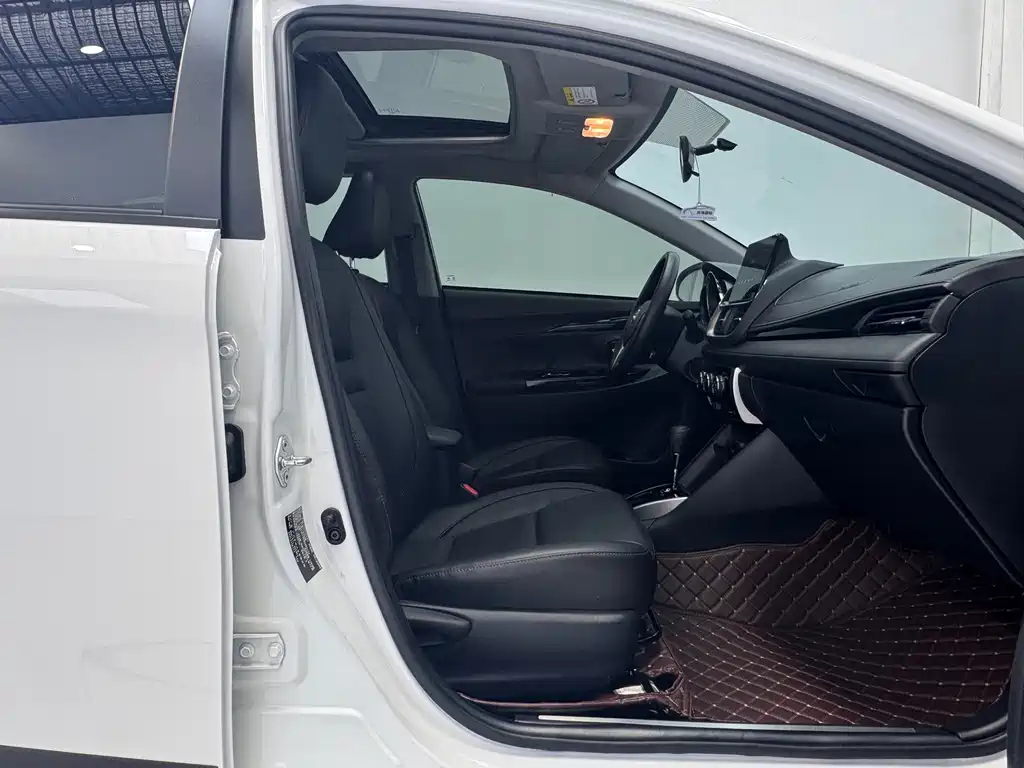 Toyota Yaris L 2021 — фото 11